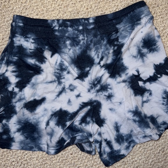 Never work super cute shorts - Picture 2 of 2